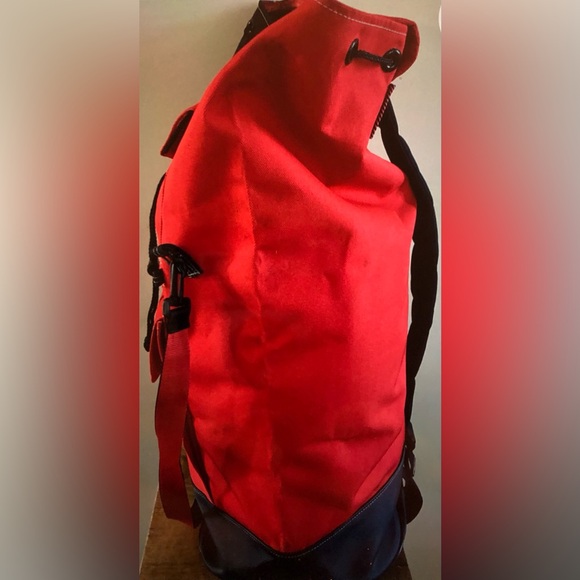 Marlboro Unlimited Drawstring Red Duffel Shoulder Bag Vintage 90’s. - Picture 3 of 15